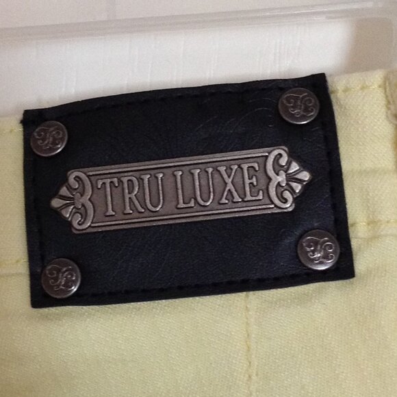 Tru Luxe Jeans Women's Yellow Cropped Capris Size US 29/8 Casual Summer Vacation - Picture 6 of 7